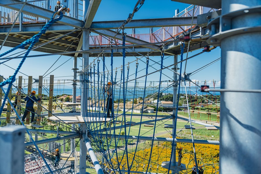 Soleil Hill - Large Athletic Playground