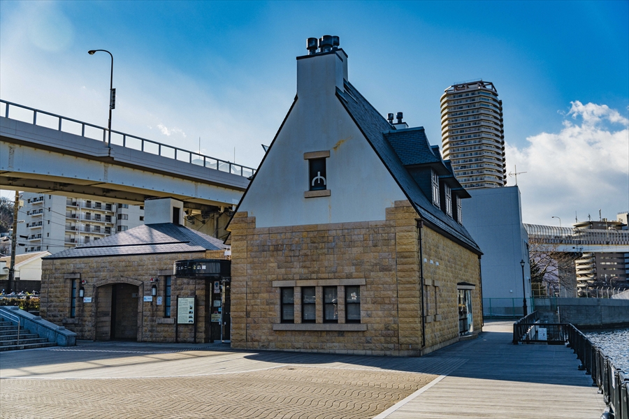 Verunii Memorial Hall - Exterior