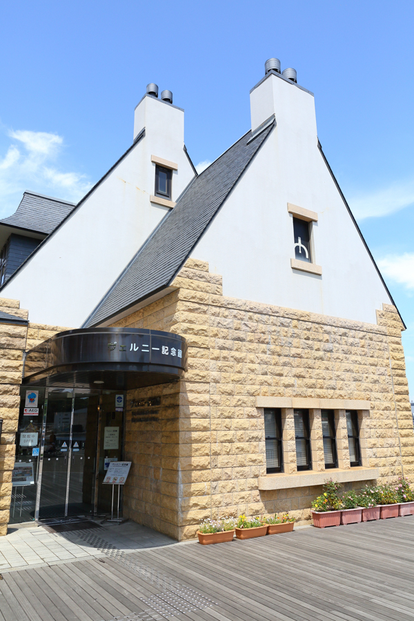 Verunii Memorial Hall - Front View